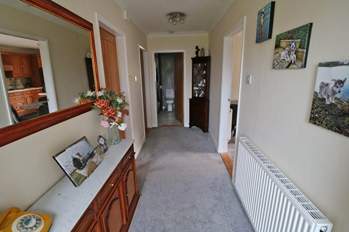 2 Bedroom Detached Bungalow For Sale In Akeferry Road, Westwoodside, DN9