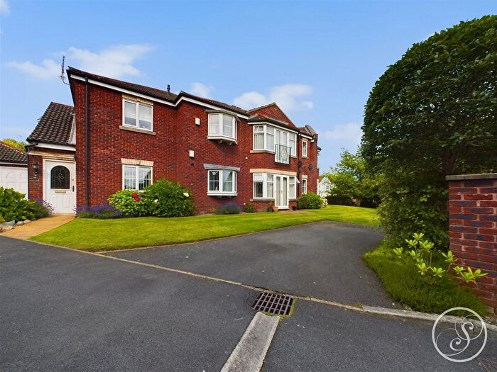 3 Bedroom Flat For Sale In The Drive, Alwoodley, Leeds, LS17