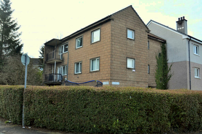 3 Bedroom Flat To Rent In / Fieldhead Drive, Eastwood, G43