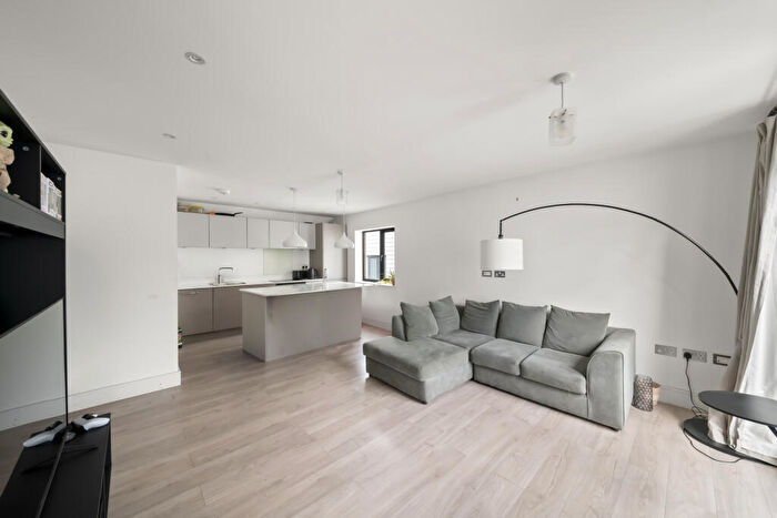 2 Bedroom Apartment For Sale In Oval Road, Croydon, CR0