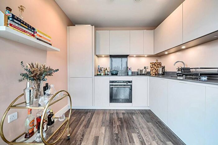 1 Bedroom Flat For Sale In Moulding Lane, New Cross, London, SE14