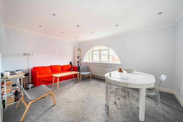 2 Bedroom Flat To Rent In Daventry Street, Marylebone, London, NW1