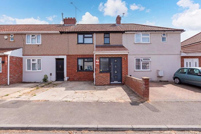3 Bedroom Terraced House For Sale In Hatton Avenue, Slough, SL2