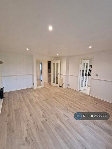 2 Bedroom Flat To Rent In King Arthur Court, Cheshunt, Waltham Cross, EN8