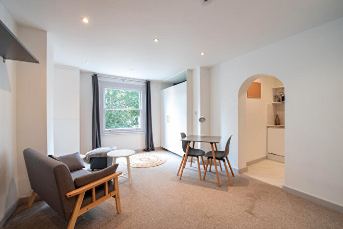 Apartment To Rent In Belsize Grove, London, NW3