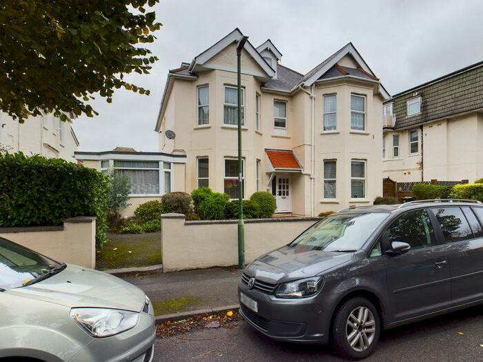2 Bedroom Flat To Rent In Manor Court, Argyll Road, Bournemouth, BH5