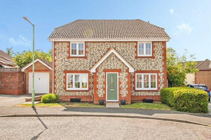 3 Bedroom Detached House For Sale In Spire Chase, Sudbury, CO10