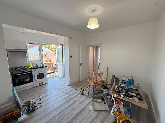 1 Bedroom Flat To Rent In Flat A, High Street, Hornsey, Haringey, London, N8