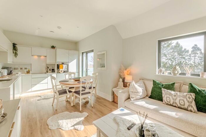 2 Bedroom Flat For Sale In Yarnells Road, OX2