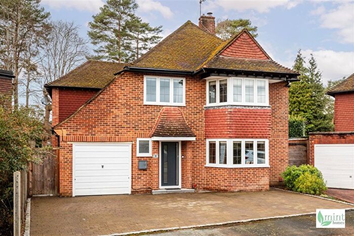 4 Bedroom Detached House For Sale In Nicholas Gardens, Woking, GU22