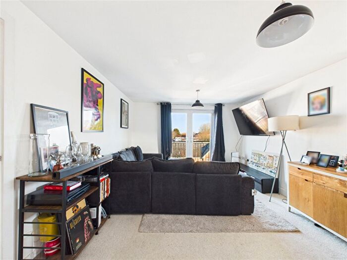 2 Bedroom Flat For Sale In Hollybrook Park, Speedwell, Bristol, BS15