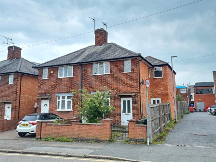 3 Bedroom Semi-Detached House To Rent In Sandhurst Street, Leicester, LE2