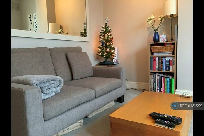 2 Bedroom Flat To Rent In Endlesham Road, London, SW12