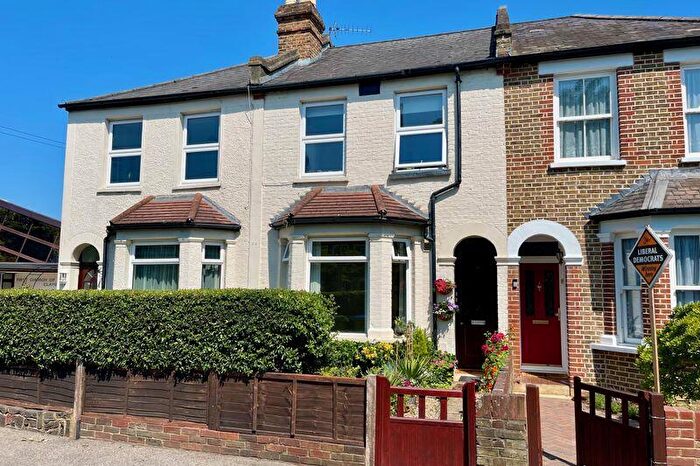 1 Bedroom Flat To Rent In Claygate, Esher, KT10