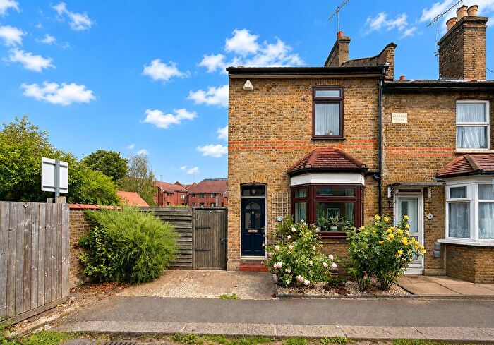 4 Bedroom End Terrace House For Sale In Upton Road, Hounslow, TW3