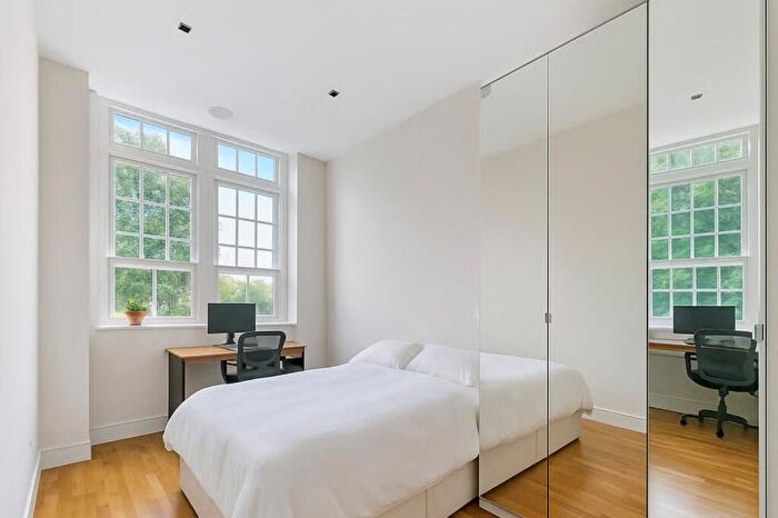 2 Bedroom Flat For Sale In Camberwell Grove, Camberwell, London, SE5