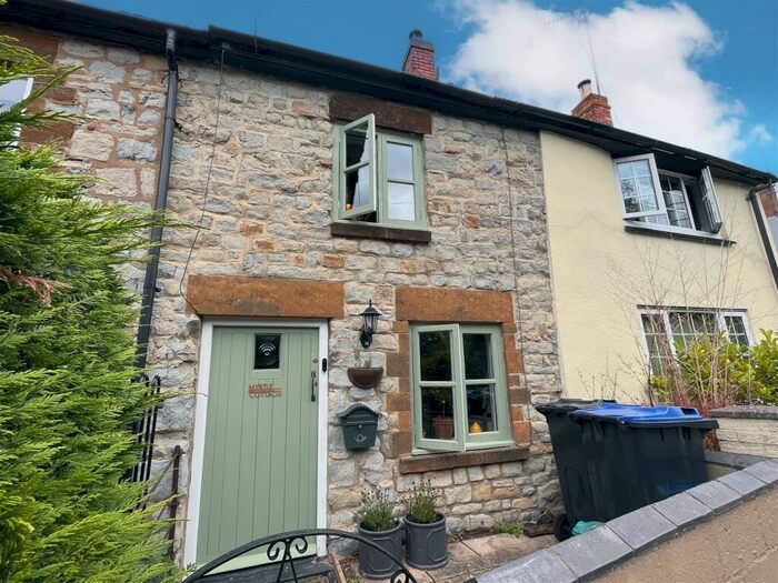 1 Bedroom Cottage For Sale In Banbury Road, Kineton, CV35