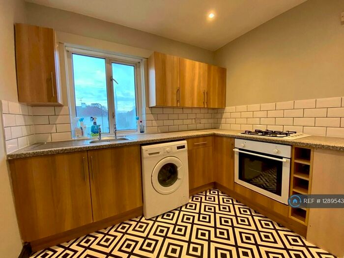 1 Bedroom Flat To Rent In Monks Way, Southampton, SO18