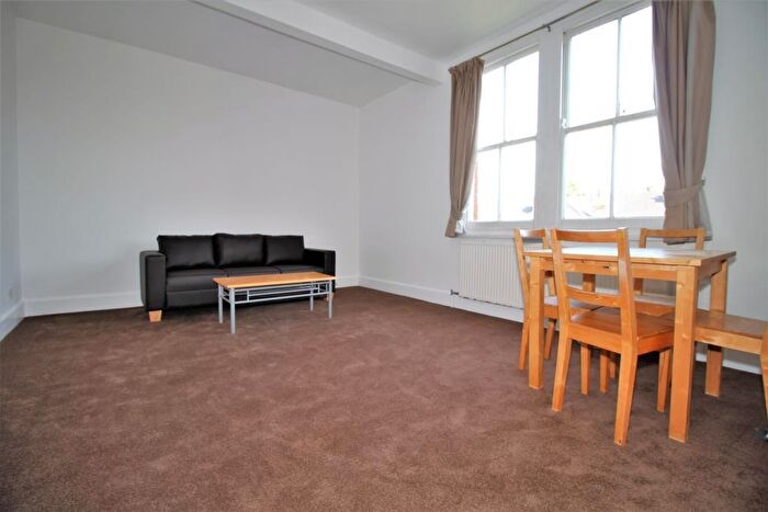 1 Bedroom Flat To Rent In Walm Lane, Willesden Green, NW2
