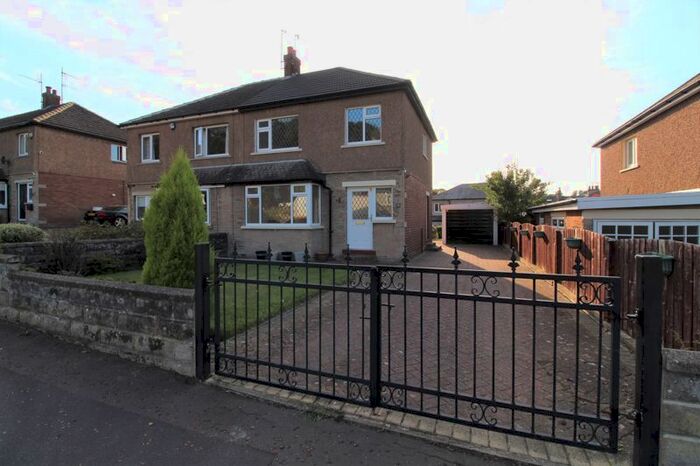 3 Bedroom Semi-Detached House To Rent In Scholey Avenue, Rastrick, Brighouse, HD6
