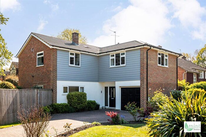4 Bedroom Detached House For Sale In Dartnell Crescent, West Byfleet, KT14