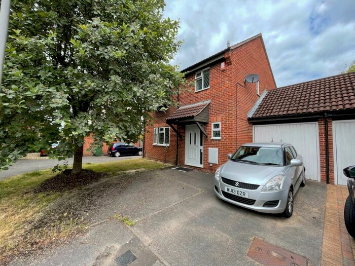 3 Bedroom Link Detached House To Rent In Cholsey Road, Thatcham, RG19