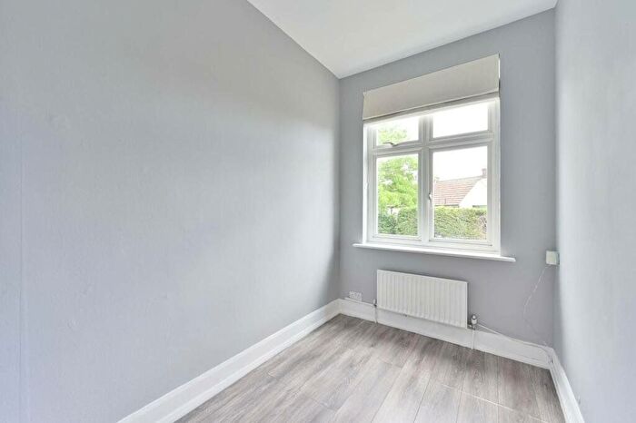 3 Bedroom Terraced House For Sale In Lower Downs Road, Wimbledon Chase, London, SW20