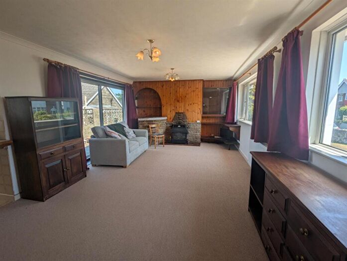 3 Bedroom Detached Bungalow For Sale In Sunnyhill Close, Lake, PO36