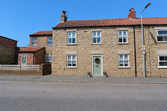 2 Bedroom Cottage For Sale In High Burgage, Winteringham, DN15