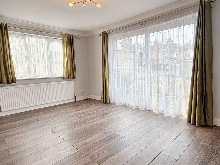 1 Bedroom Flat For Sale In Desborough Avenue, High Wycombe, HP11