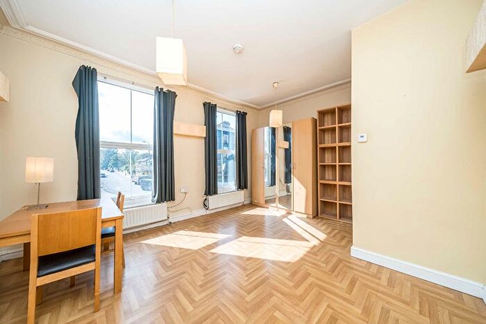 1 Bedroom Flat For Sale In Goldhawk Road, London, W12