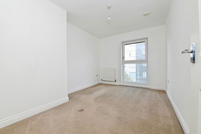 2 Bedroom Flat For Sale In Cressy Quay, Chelmsford, Essex, CM2