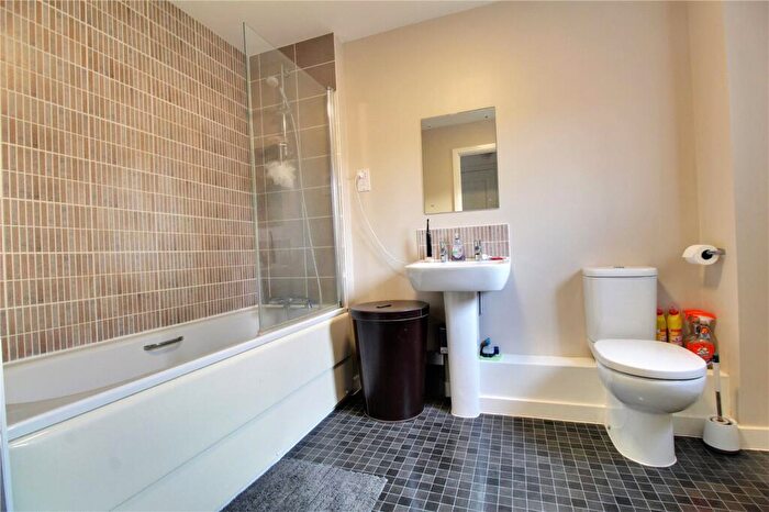 1 Bedroom Flat For Sale In Runnymede Drive, Odiham, Hook, Hampshire, RG29