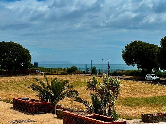 2 Bedroom Apartment For Sale In Grove Road, Bournemouth, Dorset, BH1