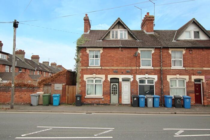 3 Bedroom End Of Terrace House For Sale In Eskdaill Street, Kettering, Northamptonshire, NN16