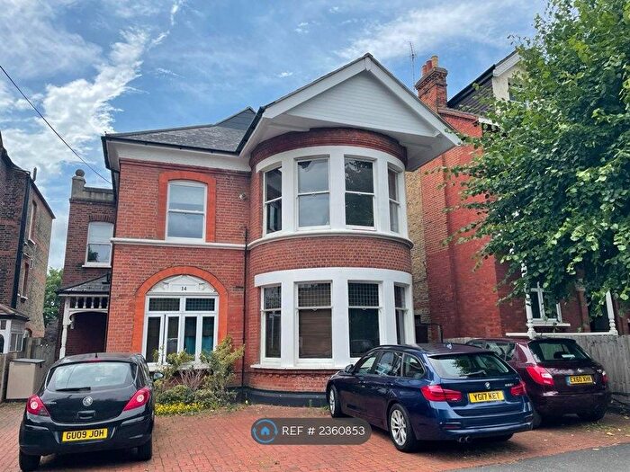 2 Bedroom Flat To Rent In Wimbledon, London, SW19