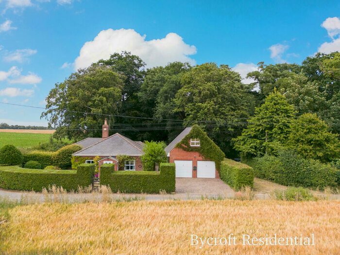 4 Bedroom Detached Bungalow For Sale In Cottage Road, West Somerton, NR29