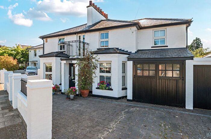 4 Bedroom Detached House For Sale In Gravel Road, Bromley Common, Kent, BR2