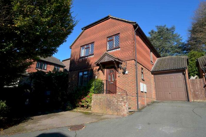 4 Bedroom Detached House To Rent In Oliver Close, Crowborough, TN6