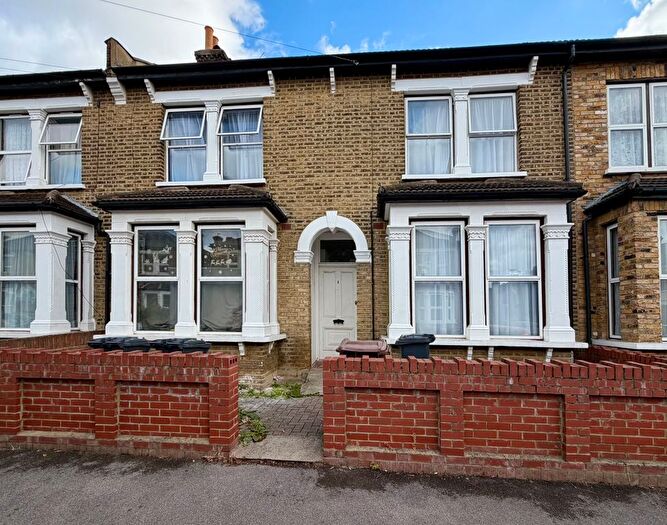4 Bedroom Flat To Rent In St. Chad's Rd, Chadwell Heath, RM6