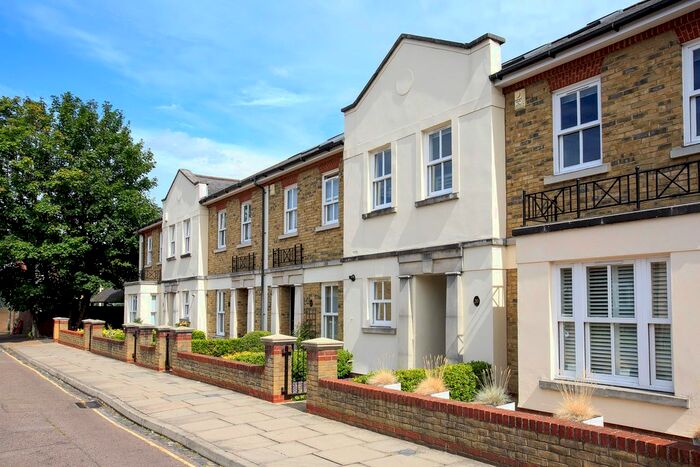 3 Bedroom Detached House To Rent In Beauchamp Road, Twickenham, TW1