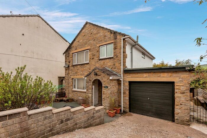 4 Bedroom Detached House For Sale In Lingards Road, Slaithwaite, Huddersfield, HD7
