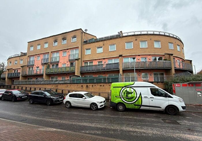 2 Bedroom Flat For Sale In Wooldridge Close, Feltham, Middlesex, TW14