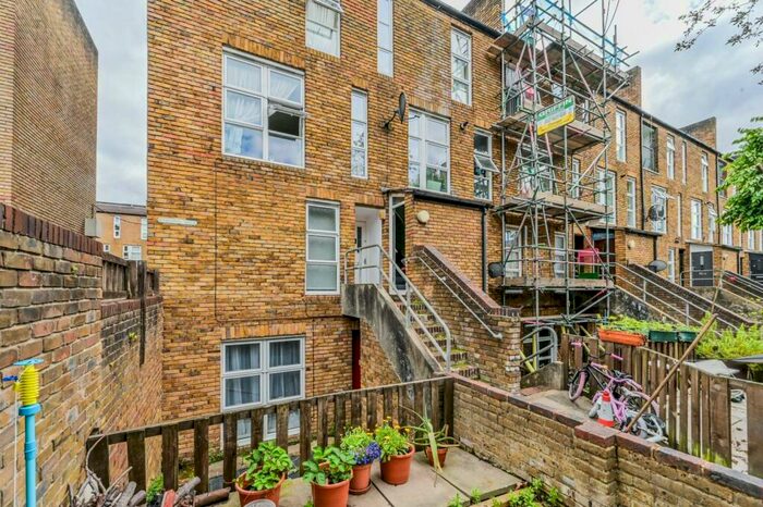 3 Bedroom Flat To Rent In Byworth Walk, Archway, London, N19