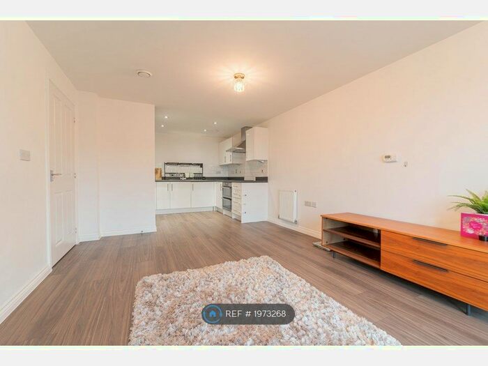2 Bedroom Flat To Rent In Iconia House, Bromley, BR2