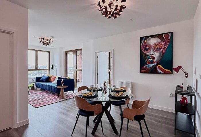 2 Bedroom Flat To Rent In Vista Heights, Bermondsey, SE15