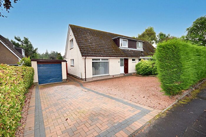 3 Bedroom Semi-Detached House For Sale In Talisman Place, Glenrothes, KY6