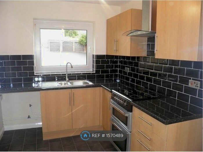2 Bedroom Flat To Rent In Howard Drive, Caerphilly, CF83