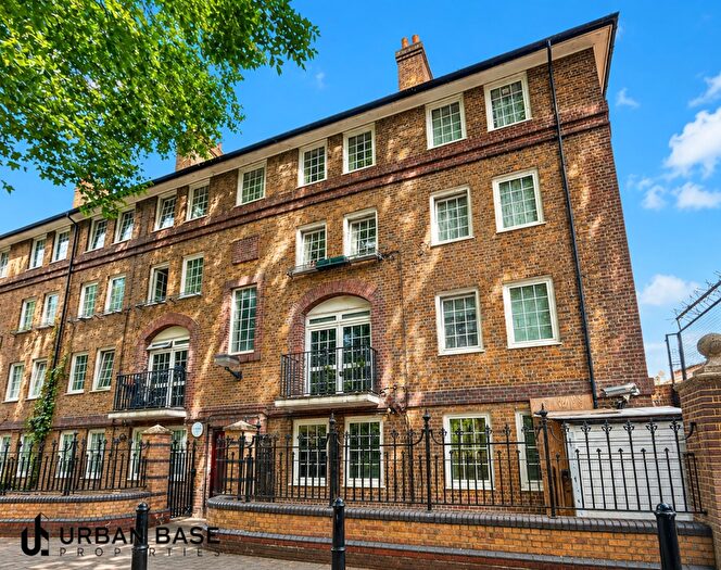 3 Bedroom Maisonette To Rent In Roman Road, London, E2