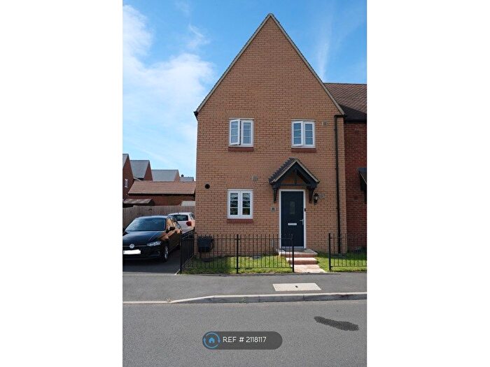 3 Bedroom Semi-Detached House To Rent In Aintree Avenue, Towcester, NN12